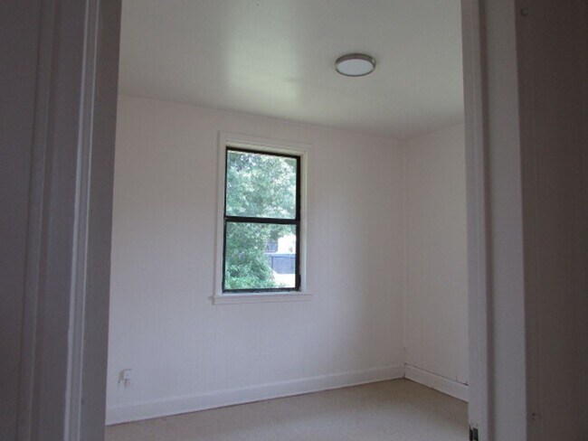 Building Photo - 625 Miller Rd