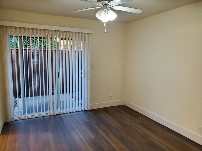 Building Photo - Beautiful 3 bedroom, 2 bath condo for rent...