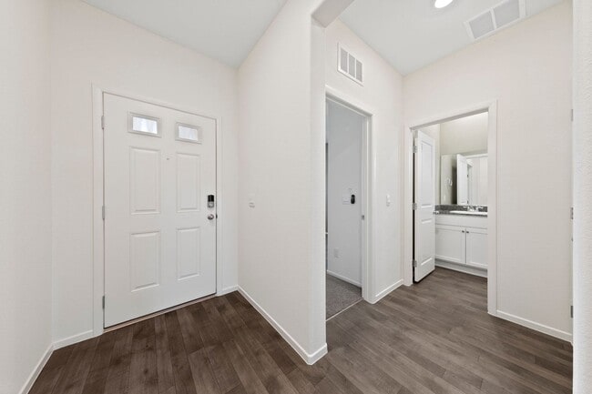 Building Photo - Spacious Single Level with Stunning Mounta...
