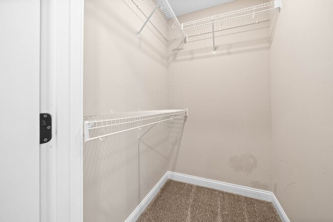 Building Photo - Pet Friendly Three Bedroom!