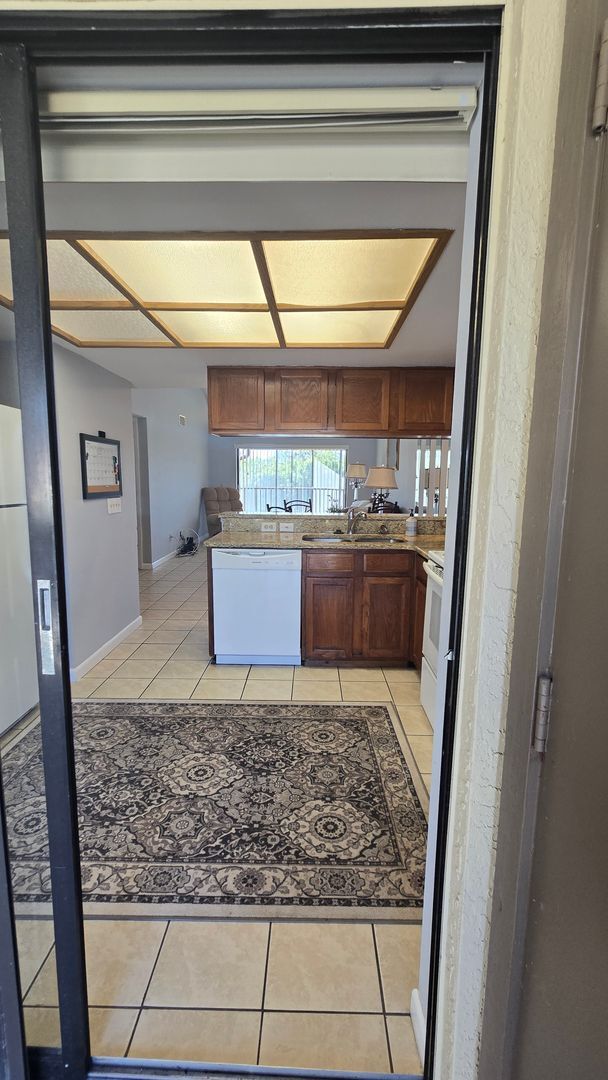 Building Photo - Furnished 2-Bed 2- Bath Condo