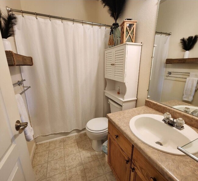 Building Photo - Beautiful 3 Bed 2 Bath Home Near Fort Carson!!!