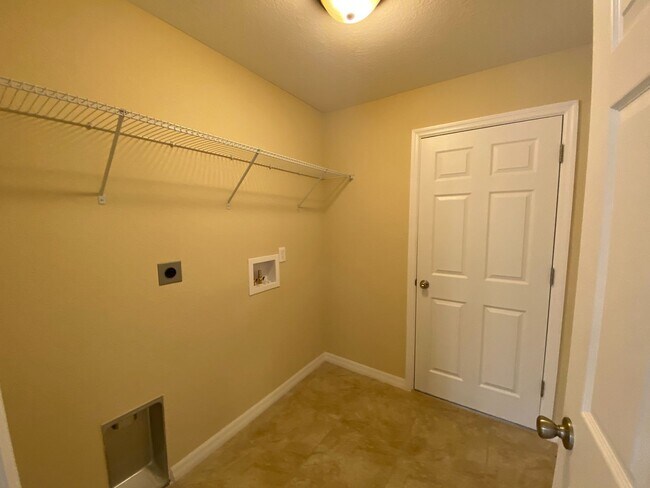 Building Photo - COMING SOON.  NOT AVAILABLE TO SHOW UNTIL MID MAY*** Marion Oaks - Welcome Home