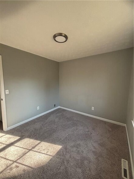 Building Photo - 22 Penny Ln