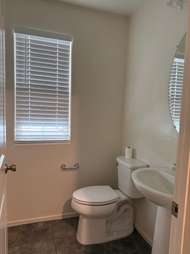 Building Photo - 16579 W Jenan Dr