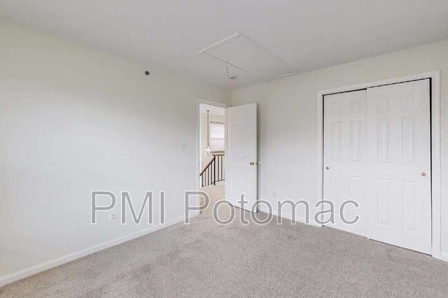 Building Photo - 8417 Meadow Green Way