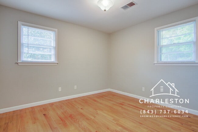 Building Photo - 1502 Woodcrest Ave