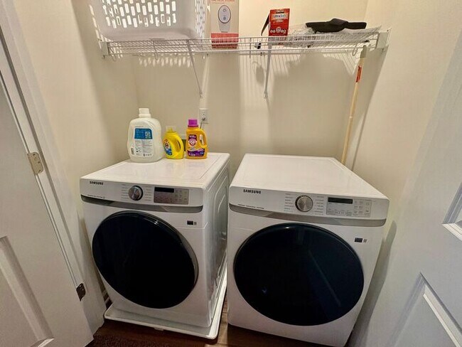 Building Photo - Scenic 3-Bed Townhome with Screened Porch, First Floor Storage & 1-Car Garage – Overlooking the G...