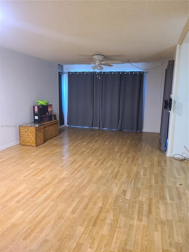 Building Photo - 2306 S Cypress Bend Dr