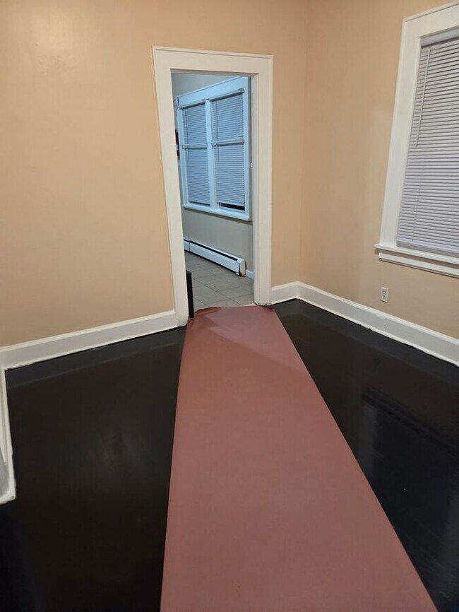 Building Photo - 24 Valley St