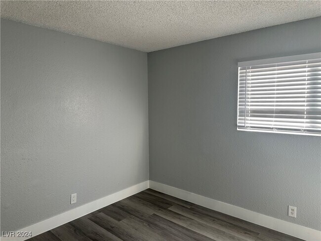 Building Photo - 4396 E Vegas Valley Dr