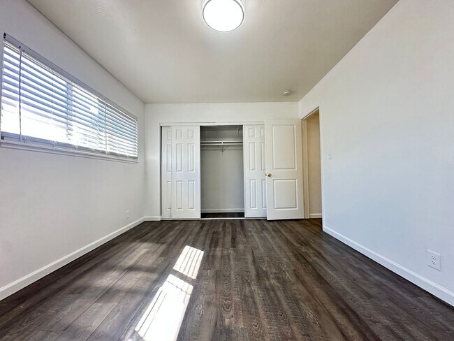 Building Photo - 3408