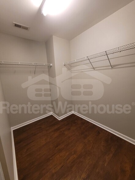 Building Photo - 1506 Oxleymare Drive