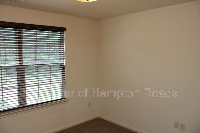 Building Photo - 3901 Grand Isle Dr