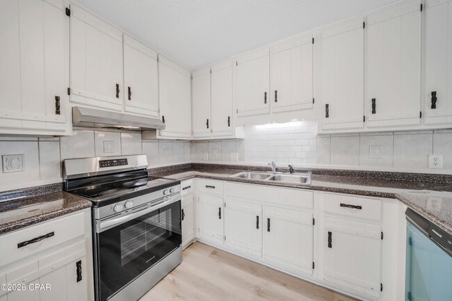 Building Photo - 7011 Lois St