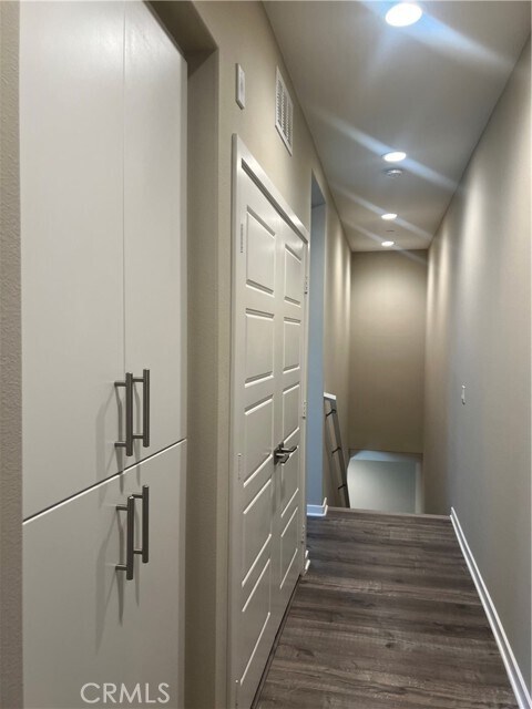 Building Photo - 177 Magnet