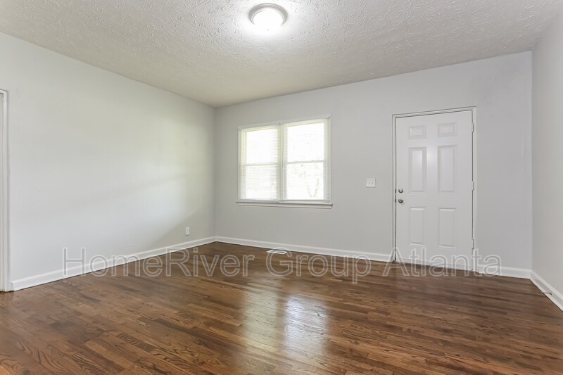 Building Photo - 527 Walton Rd