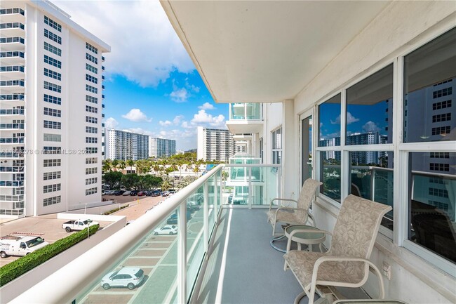 Building Photo - 3550 Galt Ocean Dr