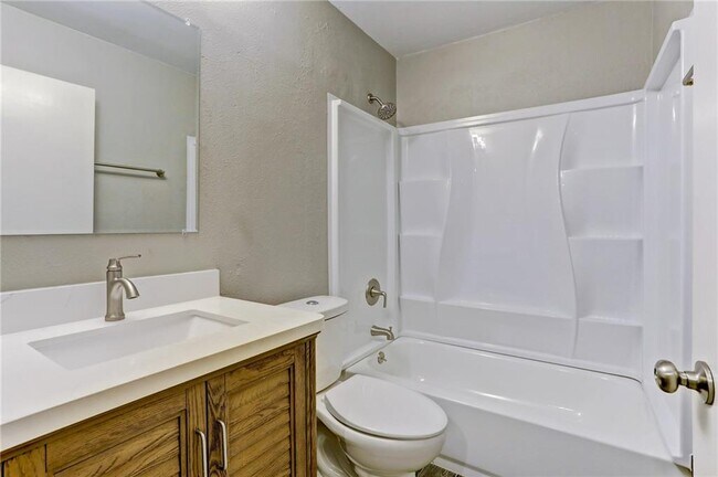 Building Photo - 10611 Golden Quail Dr