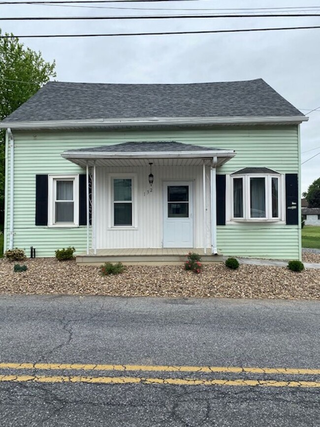 Primary Photo - 4 BEDROOM HOUSE IN FREDRICKSBURG PA