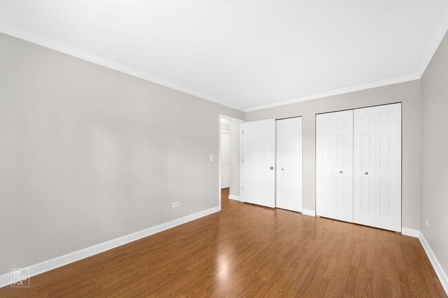 Building Photo - Schaumburg Two Bedroom  First Floor Condo ...