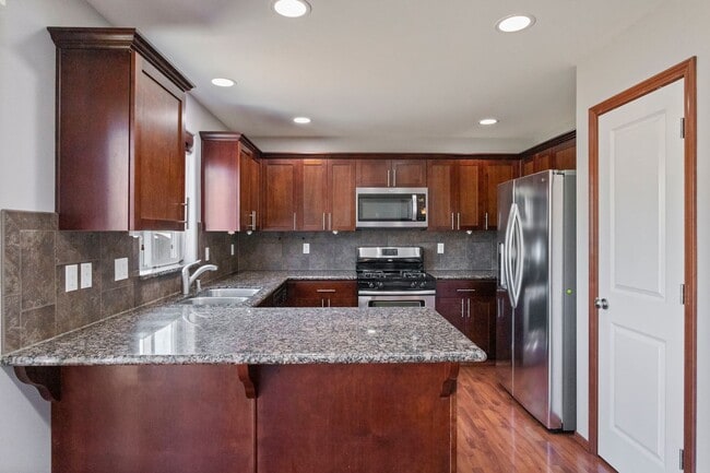 Building Photo - 4 Bed 2.5 Bath - Small Dog - Fully Fenced Yard - NAS Whidbey