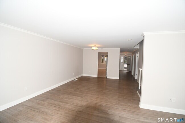 Building Photo - 3977 Park Ave