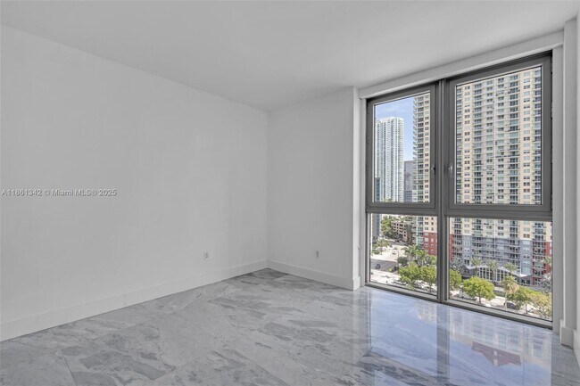 Building Photo - 1331 Brickell Bay Dr