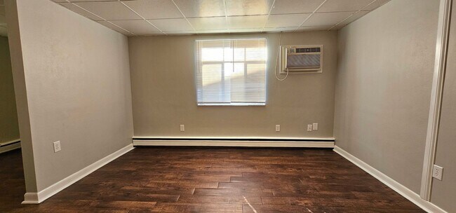 Building Photo - 1266 Westcliff Ct
