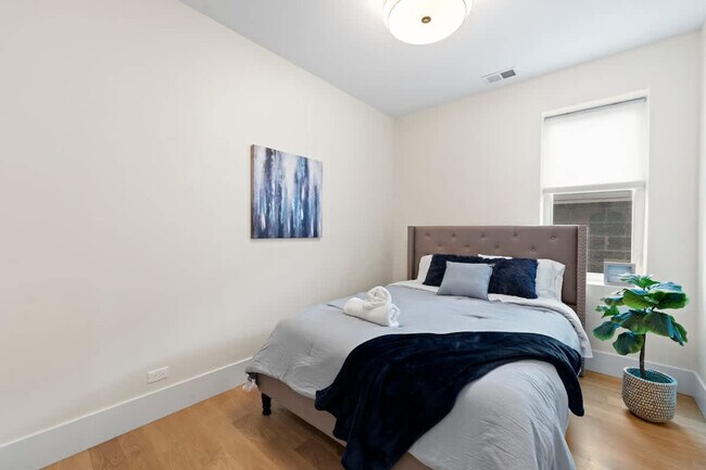 Building Photo - 2110 W Washington Blvd