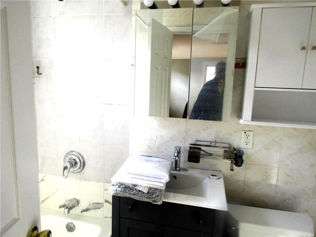 Building Photo - 93-15 240th St