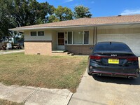 Building Photo - 206 W. Buffalo Duplex