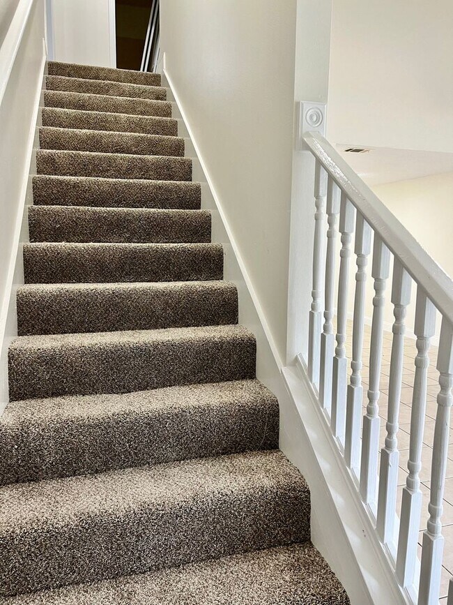 Building Photo - Central Crestview Location