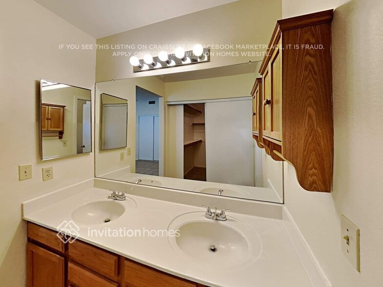 Building Photo - 10851 W Ruth Ave