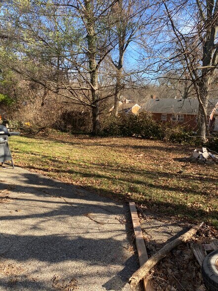 Building Photo - 5626 Leumas Rd