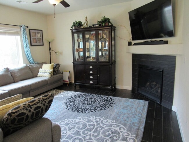 Building Photo - Stunning Longmont home