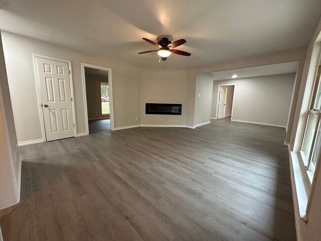 Building Photo - 2001 Emerson Ln