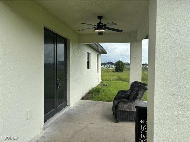 Building Photo - 727 Aletha Ave S