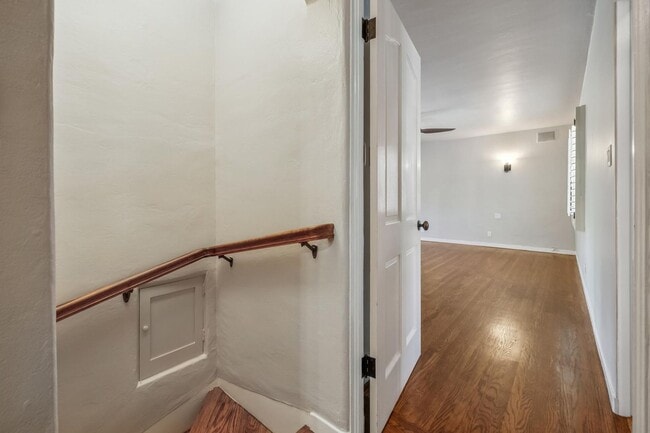 Building Photo - Mediterranean Beauty in Crescent Park – 5B...