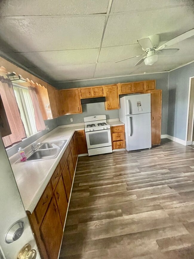 Building Photo - 4 bedroom. 1.5 Bath- Turtle Creek Pa