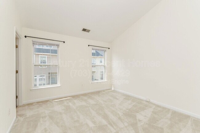 Building Photo - 1030 Harrison Cir