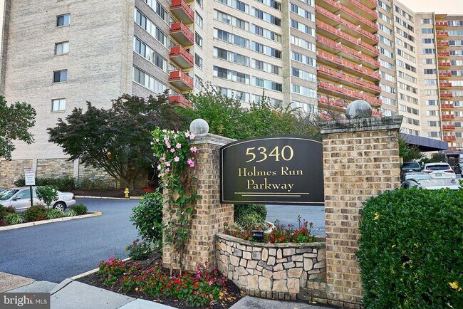 Building Photo - 5340 Holmes Run Pkwy