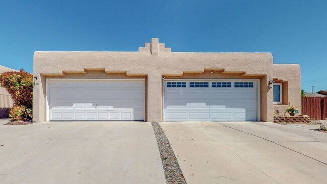 Building Photo - WESTSIDE HOME 3 Bedroom 2 Bath With 2 car garage