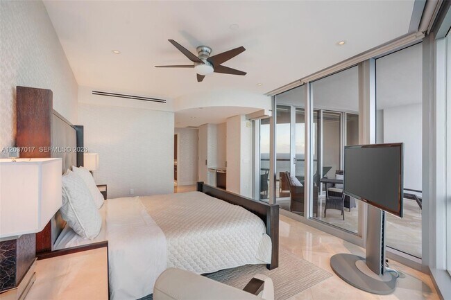 Building Photo - 17121 Collins Ave