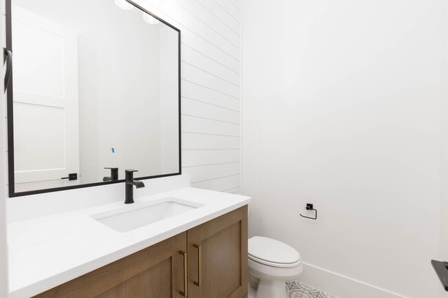 Building Photo - Gorgeous 5 bed 3.5 bath in Desert Canyons