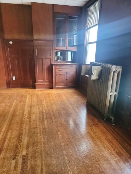 Building Photo - 503 6th St N