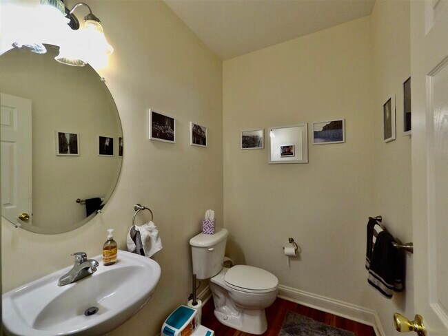 Building Photo - 11 Mallard Pl