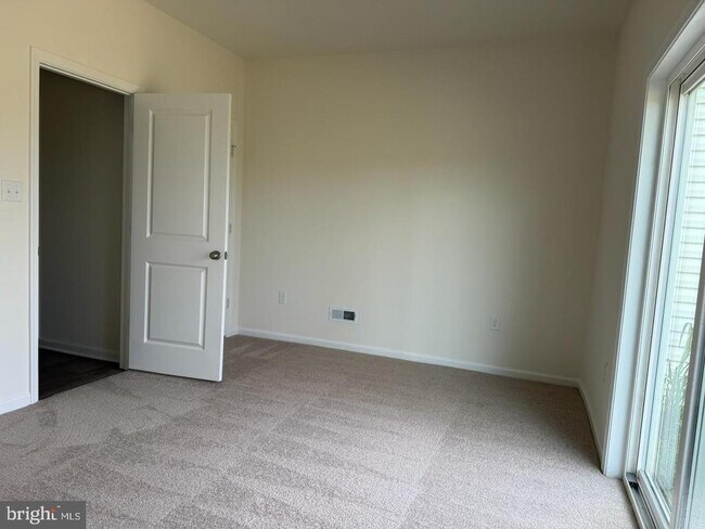 Building Photo - 748 Rosler Wy
