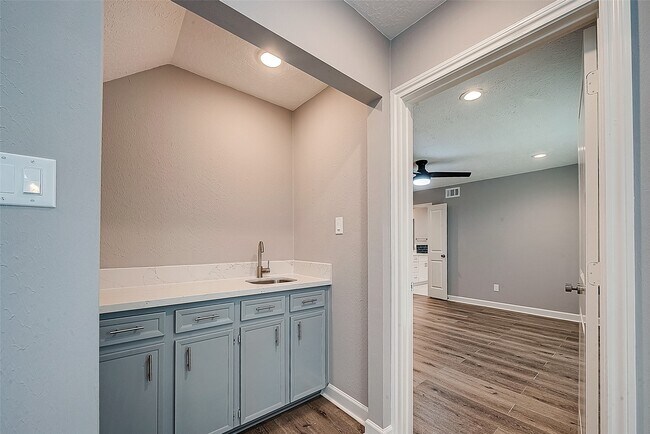 Building Photo - 1623 Cherry Ridge Dr