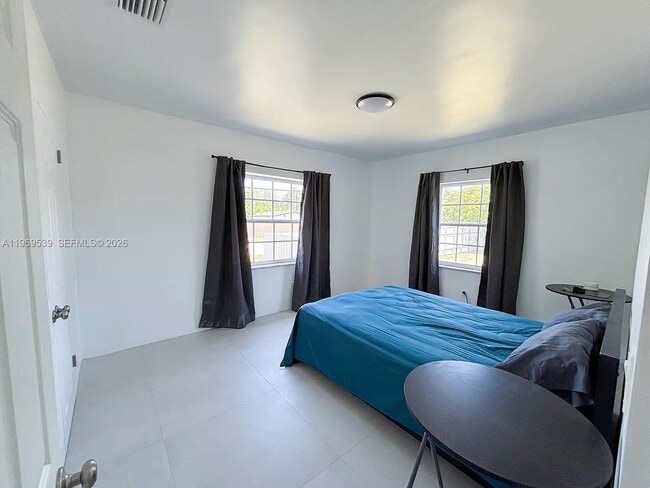 Building Photo - 601 De Leon Dr